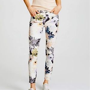 7 for all Mankind Gwenevere Skinny Jeans, Size 32. EUC, Smoke Free Home.